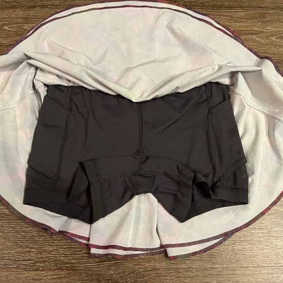 Lululemon Court Rival High-Rise Skirt in Vivid Floral Tone Multi Size 6 - Picture 8 of 9